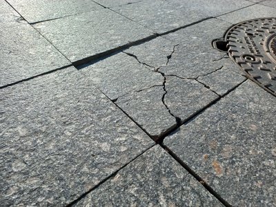 У Житомирі ремонтуватимуть плитку на центральній пішохідній вулиці міста У Житомирі ремонтуватимуть плитку на центральній пішохідній вулиці міста