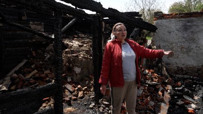 Купили хату, а вона згоріла: як живе багатодітна сім'я у селі на Чернігівщині Купили хату, а вона згоріла: як живе багатодітна сім'я у селі на Чернігівщині