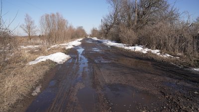 У село Золотинка, що на Чернігівщині, через погану якість дороги відмовляється їздити транспорт У село Золотинка, що на Чернігівщині, через погану якість дороги відмовляється їздити транспорт