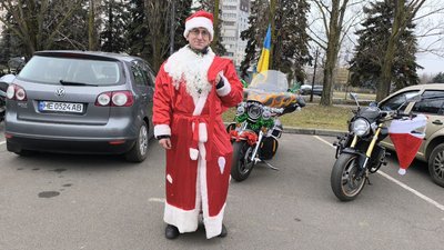 У Кривому Розі до Нового року байкери влаштували святковий мотопробіг У Кривому Розі до Нового року байкери влаштували святковий мотопробіг