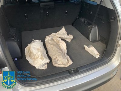 1 000 доларів за кілограм: на Одещині затримали чоловіка, який хотів продати 70 кілограмів ртуті 1 000 доларів за кілограм: на Одещині затримали чоловіка, який хотів продати 70 кілограмів ртуті