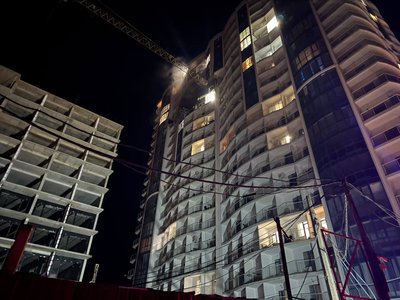 В Одесі під час нічної атаки РФ пошкоджено багатоповерхівку В Одесі під час нічної атаки РФ пошкоджено багатоповерхівку
