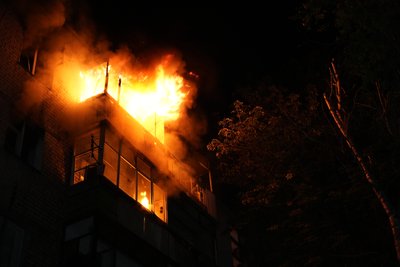 Горять понад 15 квартир: що відомо про удар РФ по Слобідському району Горять понад 15 квартир: що відомо про удар РФ по Слобідському району