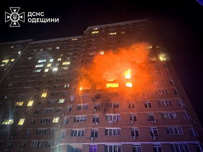 Унаслідок атаки дронів в Одесі пошкоджені житлові будинки, є поранені та загиблі Унаслідок атаки дронів в Одесі пошкоджені житлові будинки, є поранені та загиблі