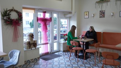Донька вшанувала пам’ять загиблого на фронті батька, відкривши кав’ярню на його честь у Вінниці Донька вшанувала пам’ять загиблого на фронті батька, відкривши кав’ярню на його честь у Вінниці