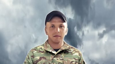 На Чернігівщині попрощалися з двома захисниками: Артемом Кожухівським та В'ячеславом Німенком На Чернігівщині попрощалися з двома захисниками: Артемом Кожухівським та В'ячеславом Німенком