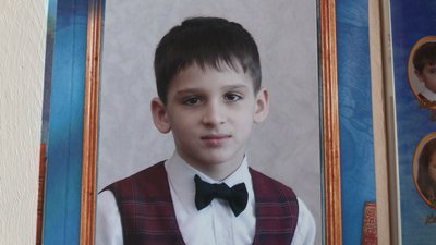 Загиблий боєць Азову Іван Придатко у шкільному фотоальбомі Загиблий боєць Азову Іван Придатко у шкільному фотоальбомі