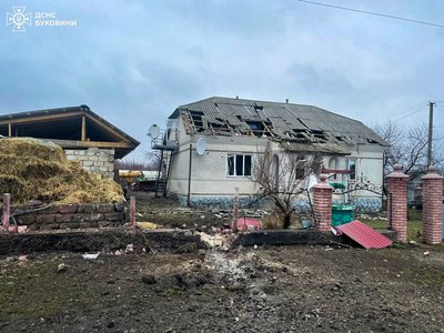 Вночі над Чернівецькою областю збили російський безпілотник: уламки пошкодили будівлі Вночі над Чернівецькою областю збили російський безпілотник: уламки пошкодили будівлі
