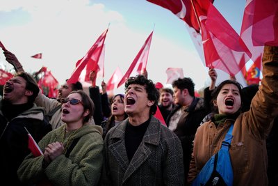 Акція протесту проти затримання мера Стамбула Екрема Імамоглу в Стамбулі Акція протесту проти затримання мера Стамбула Екрема Імамоглу в Стамбулі