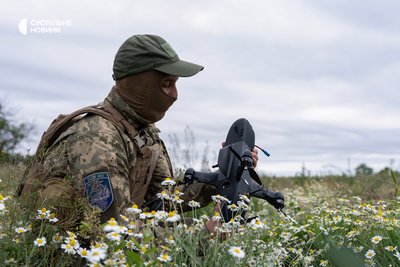 Пілот 40-ї окремої бригади морської піхоти готує дрон-перехоплювач "Литавр" до вильоту. Херсонщина, червень 2026 року Пілот 40-ї окремої бригади морської піхоти готує дрон-перехоплювач "Литавр" до вильоту. Херсонщина, червень 2026 року