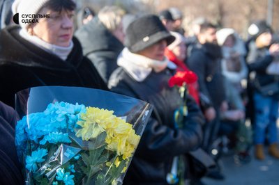 В Одесі вшанували пам’ять загиблих захисників і передали державну нагороду родині полеглого офіцера В Одесі вшанували пам’ять загиблих захисників і передали державну нагороду родині полеглого офіцера