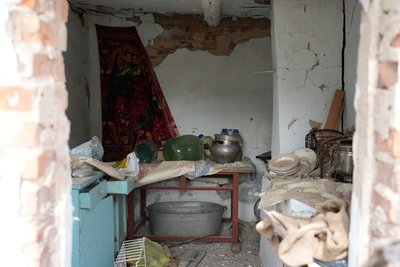 Зруйнований дах та стіни: як на Черкащині ліквідовують наслідки падіння "шахеда" Зруйнований дах та стіни: як на Черкащині ліквідовують наслідки падіння "шахеда"