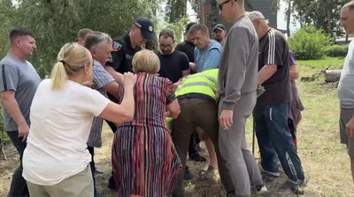 Серцевий напад та розбита голова: у Черкасах на Лісовій Просіці зчинилася сутичка Серцевий напад та розбита голова: у Черкасах на Лісовій Просіці зчинилася сутичка