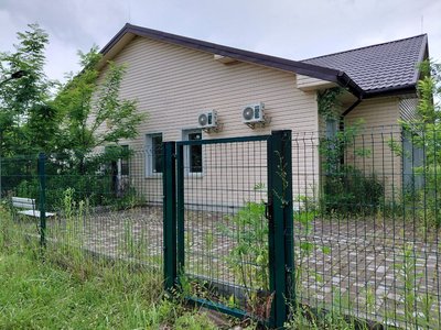 Будівля амбулаторії у Великих Грибовичах, червень 2025 Будівля амбулаторії у Великих Грибовичах, червень 2025