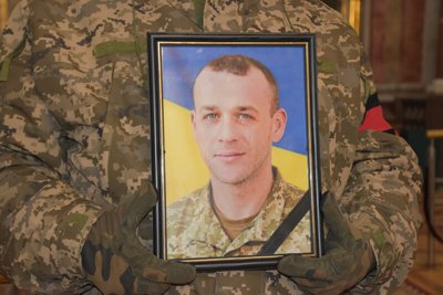 Рік вважався зниклим безвісти: у Луцьку попрощалися з 34-річним бійцем Віталієм Дудою Рік вважався зниклим безвісти: у Луцьку попрощалися з 34-річним бійцем Віталієм Дудою