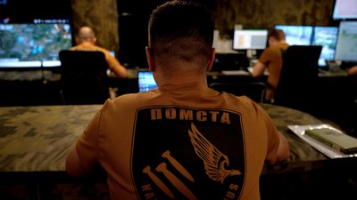Літають на тренажері, щоб не втратити навички. Як працює комп’ютерний симулятор для пілотів дронів у бригаді "Помсти" Літають на тренажері, щоб не втратити навички. Як працює комп’ютерний симулятор для пілотів дронів у бригаді "Помсти"