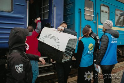 На Волині зустріли евакуаційний потяг з Донеччини На Волині зустріли евакуаційний потяг з Донеччини