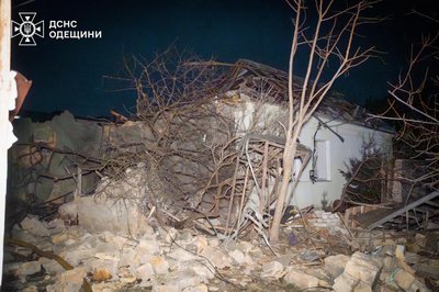 Пошкоджені будинки, магазини, автівки, є поранений: армія РФ вчетверте за тиждень атакувала Одесу "шахедами" Пошкоджені будинки, магазини, автівки, є поранений: армія РФ вчетверте за тиждень атакувала Одесу "шахедами"