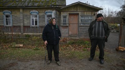 Через обстріли виїхали пів села: як живуть люди на Чернігівщині за 15 кілометрів від кордону з РФ Через обстріли виїхали пів села: як живуть люди на Чернігівщині за 15 кілометрів від кордону з РФ