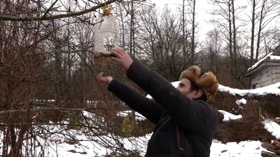 Новий рік без телевізора, інтернету та на самоті: як відзначають свято двоє останніх жителів одного із сіл Чернігівщини Новий рік без телевізора, інтернету та на самоті: як відзначають свято двоє останніх жителів одного із сіл Чернігівщини