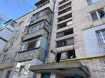 "Було кілька "прильотів", горів дах. Діти перелякалися, сиділи в коридорах". Херсонці про нічні обстріли армії РФ "Було кілька "прильотів", горів дах. Діти перелякалися, сиділи в коридорах". Херсонці про нічні обстріли армії РФ