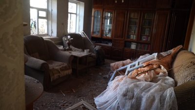 “Мене вибуховою хвилею відкинуло в іншу кімнату”: очевидці про наслідки ранкової атаки дронами у Сумах “Мене вибуховою хвилею відкинуло в іншу кімнату”: очевидці про наслідки ранкової атаки дронами у Сумах