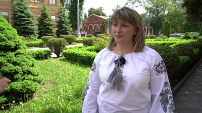 З обрисами карти України: біля кропивницького університету влаштували акцію до Дня вишиванки З обрисами карти України: біля кропивницького університету влаштували акцію до Дня вишиванки