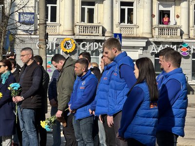 Рік після удару: у Сумах вшановують пам'ять загиблих у Вербну неділю Рік після удару: у Сумах вшановують пам'ять загиблих у Вербну неділю