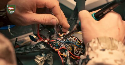 У волинській бригаді показали мобільну лабораторію FPV-дронів
