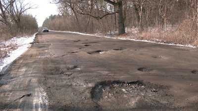 "До лікарні можна не доїхати": ремонт аварійної дороги вимагають жителі села Межиріч Острозької громади "До лікарні можна не доїхати": ремонт аварійної дороги вимагають жителі села Межиріч Острозької громади