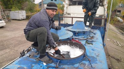 Запустили товстолобів на чотири мільйони гривень: на Черкащині зариблюють Дніпро Запустили товстолобів на чотири мільйони гривень: на Черкащині зариблюють Дніпро