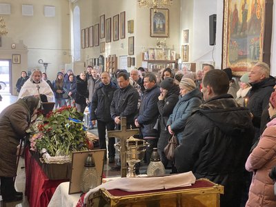 У Полтаві попрощалися із жертвою російського обстрілу Оленою Скляр У Полтаві попрощалися із жертвою російського обстрілу Оленою Скляр