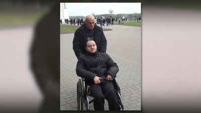 "Тарасомобіль" замість авто: як житель Любеча з ДЦП працює, створює музику та волонтерить "Тарасомобіль" замість авто: як житель Любеча з ДЦП працює, створює музику та волонтерить