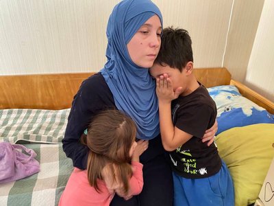 Qırımda diniy musulman cemaatınıñ azalarınıñ evlerini tinttiler, üç insannı tuttılar Qırımda diniy musulman cemaatınıñ azalarınıñ evlerini tinttiler, üç insannı tuttılar