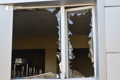"Я не розуміла чи завалило дім з боку, де спала моя дитина": жителі Одещини про наслідки нічного удару РФ 15 травня "Я не розуміла чи завалило дім з боку, де спала моя дитина": жителі Одещини про наслідки нічного удару РФ 15 травня