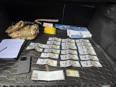2 500 доларів за перетин: на Закарпатті прикордонника підозрюють у переправленні чоловіків через кордон 2 500 доларів за перетин: на Закарпатті прикордонника підозрюють у переправленні чоловіків через кордон