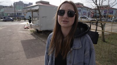 "Зупинись та вшануй пам’ять": у Чернігові містяни виходять на акцію та просять дотриматися хвилини мовчання "Зупинись та вшануй пам’ять": у Чернігові містяни виходять на акцію та просять дотриматися хвилини мовчання