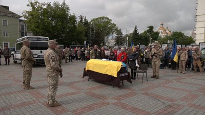З військовим Олександром Кравчуком попрощалися у Рівному З військовим Олександром Кравчуком попрощалися у Рівному