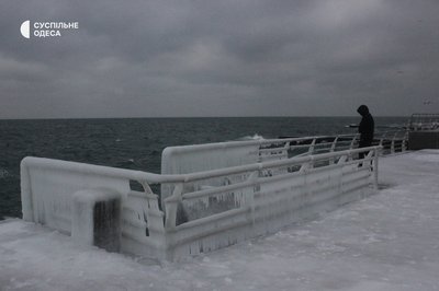 Крижаний берег Чорного моря: який вигляд має Ланжерон після морозів