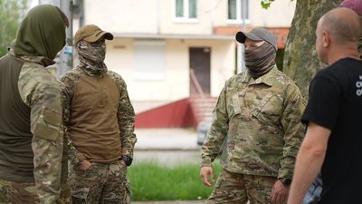 "Це стяг, за який ми воюємо та проливаємо кров": у Вінниці до 10-річчя ССО на телевежі підняли прапор "Це стяг, за який ми воюємо та проливаємо кров": у Вінниці до 10-річчя ССО на телевежі підняли прапор