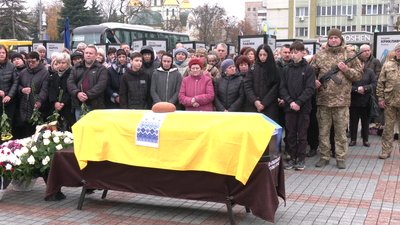З бійцями Віталієм Балюком та Валерієм Кравчуком попрощалися у Рівному З бійцями Віталієм Балюком та Валерієм Кравчуком попрощалися у Рівному