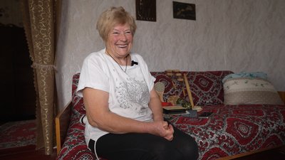 Сідає на шпагат у 82 роки: історія Людмили Хамової з Бахмача, що на Чернігівщині Сідає на шпагат у 82 роки: історія Людмили Хамової з Бахмача, що на Чернігівщині