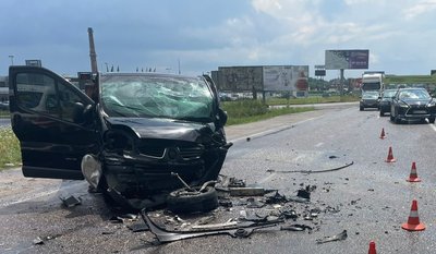Біля Львова зіткнулись легковик та мікроавтобус: травмовані семеро людей Біля Львова зіткнулись легковик та мікроавтобус: травмовані семеро людей