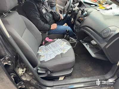 На Одещині підприємця судитимуть за організацію схеми незаконного виїзду за кордон за 25 тисяч доларів На Одещині підприємця судитимуть за організацію схеми незаконного виїзду за кордон за 25 тисяч доларів