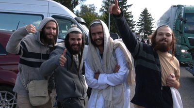 Хасиди-паломники повертаються додому: яка ситуація у пункті пропуску "Шегині" на Львівщині Хасиди-паломники повертаються додому: яка ситуація у пункті пропуску "Шегині" на Львівщині