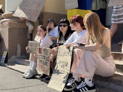 "А у військових будуть канікули?": чому другий день полтавці виходять на підтримку Федорова "А у військових будуть канікули?": чому другий день полтавці виходять на підтримку Федорова