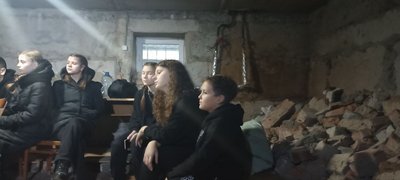 Вихованці школи мистецтв з Баранівки збирають гроші на дрони для ЗСУ Вихованці школи мистецтв з Баранівки збирають гроші на дрони для ЗСУ