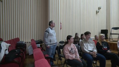 "Діти плачуть і відмовляються йти на репетицію" — батьки про ситуацію зі звільненням диригента оркестру в Житомирі "Діти плачуть і відмовляються йти на репетицію" — батьки про ситуацію зі звільненням диригента оркестру в Житомирі