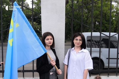 80-ті роковини депортації кримськотатарського народу: в Одесі провели перфоманс на залізничному вокзалі 80-ті роковини депортації кримськотатарського народу: в Одесі провели перфоманс на залізничному вокзалі