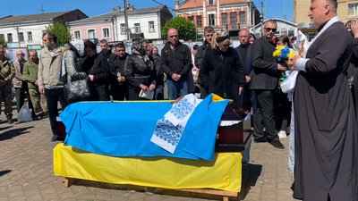 "Він був справжнім патріотом": на Рівненщині попрощалися з 30-річним Іллею Міщуком "Він був справжнім патріотом": на Рівненщині попрощалися з 30-річним Іллею Міщуком